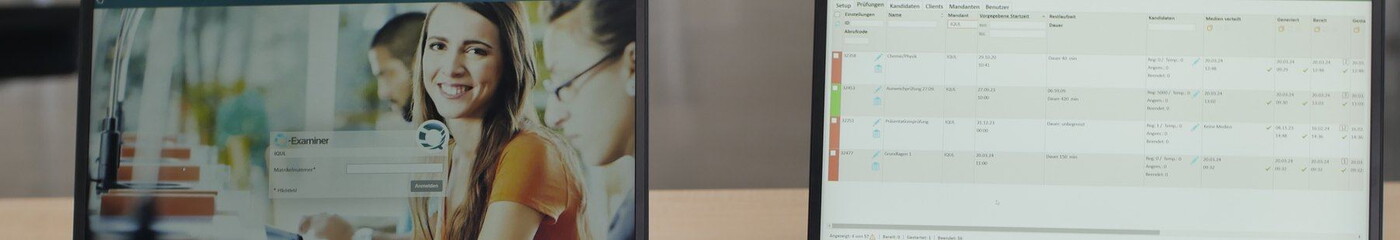 Zwei IQUL-Laptops nebeneinander: links die Anmeldemaske von Q-Exam, rechts die Prüfungsübersicht der Prüfungssteuerung